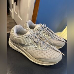Brook’s Addiction Walker Suede Sneakers
Women’s Size 9